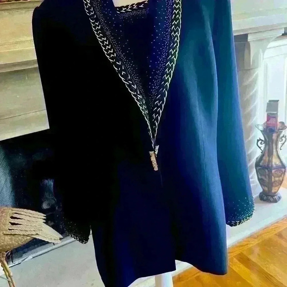 Verucci beaded jacket with matching sleeveless shirt. Size 14. M. Excellent cond - Picture 14 of 16